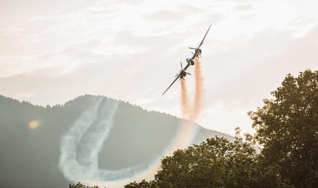 Living Legends of Aviation - Flying Opera